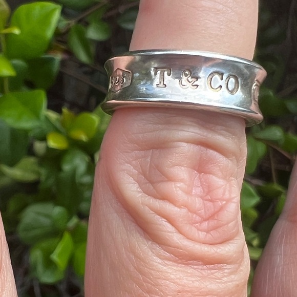 Size 5 genuine T and Co (Tiffany) Sterling ring - Picture 4 of 4